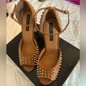 Like New, worn 1x. Sz 8.5, Carmel in color